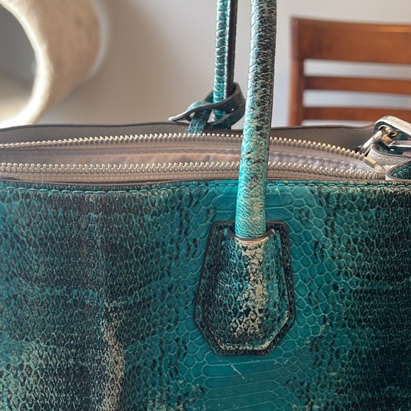 Michael Kors teal snake skinned purse w/over the shoulder strap - Picture 5 of 9